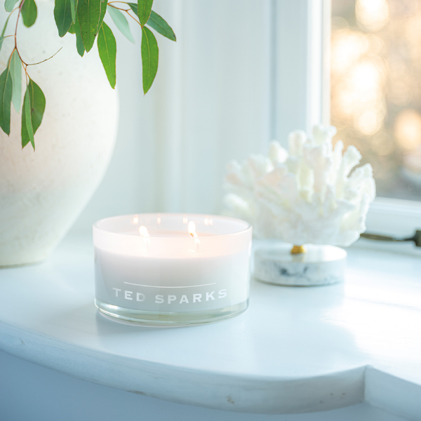 Geurkaars Ted Sparks – Fresh Linen (2 formaten)